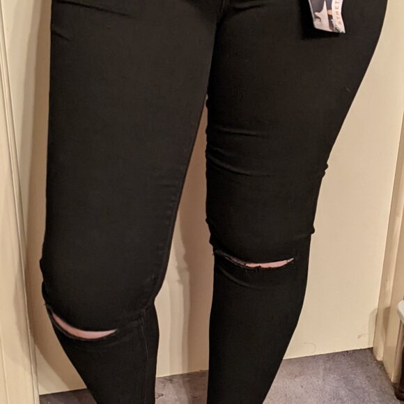 Black Skinny Jeans - Picture 9 of 10